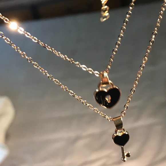 Heart and Heart Key Necklace Set in Gold Tone - New, never worn - Picture 5 of 13